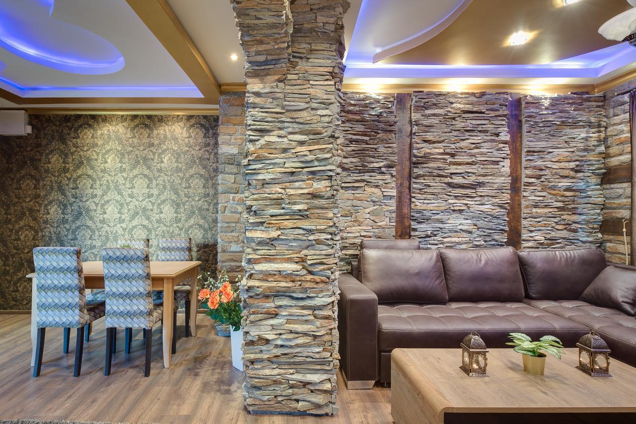Apartemen Unique Atmosphere With Golden Standard Design