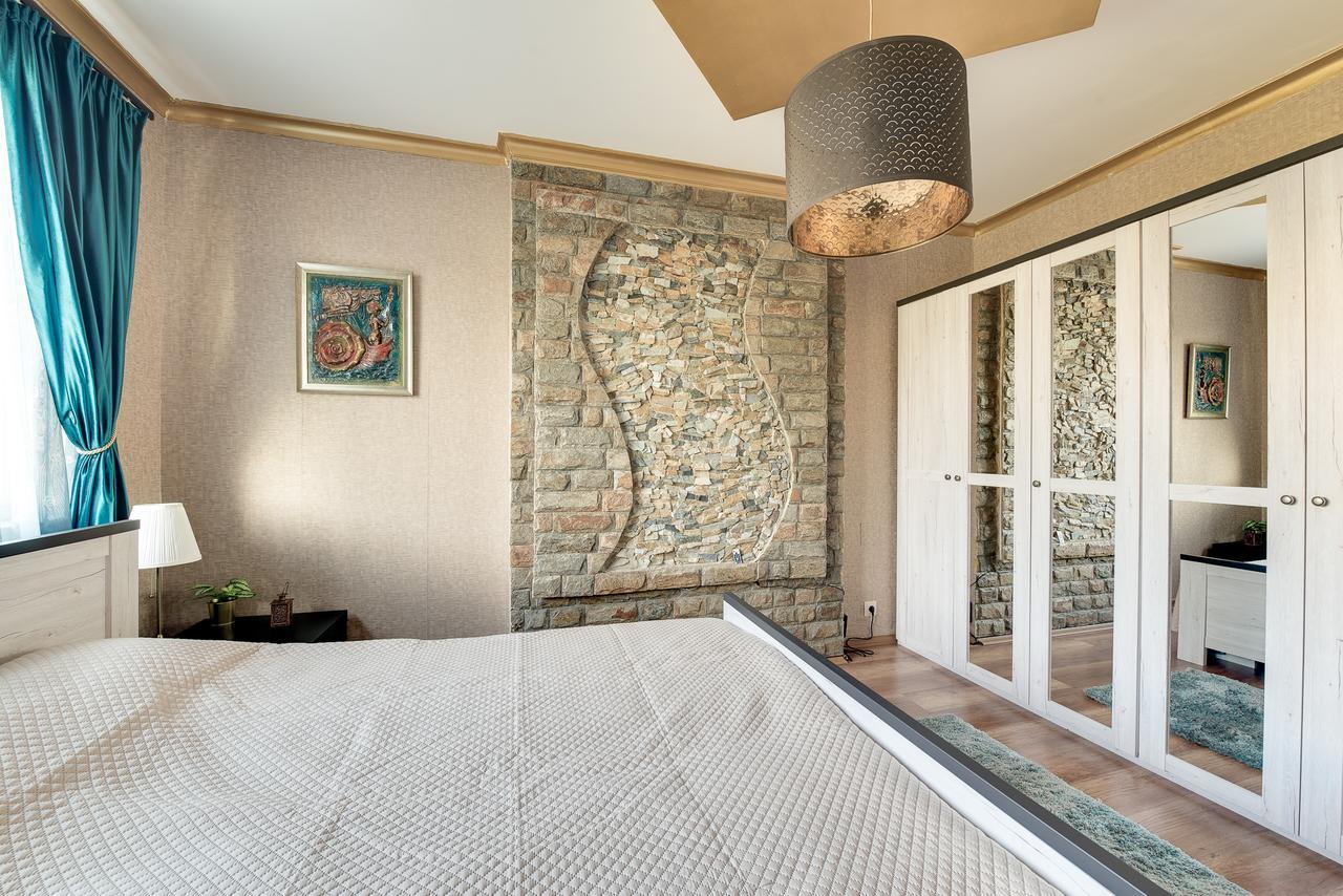 Unique Atmosphere With Golden Standard Design *